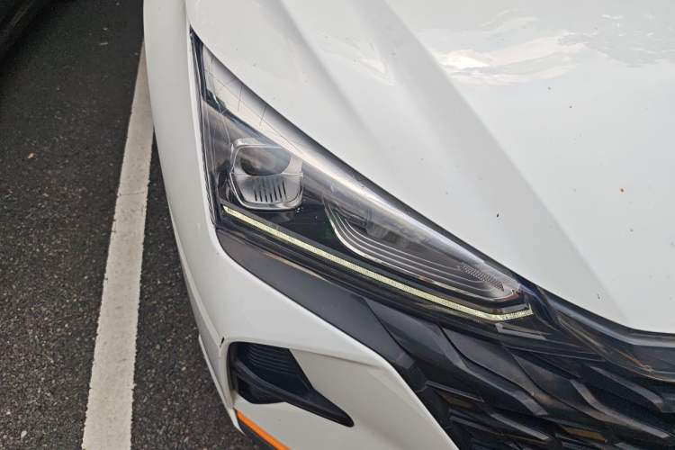 Used Dongfeng Aeolus Yixuan 2023 Mach Edition 1.5L Automatic Chasing Wind Version Right Front Headlight