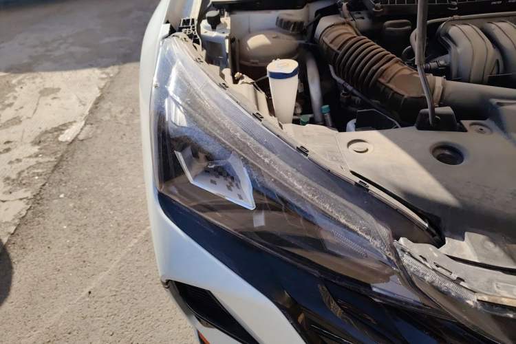Used Dongfeng Aeolus Yixuan 2023 Mach Edition 1.5L Automatic Chasing Shadow Version Right Front Headlight