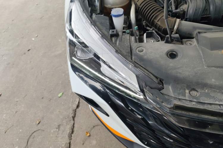 Used Dongfeng Aeolus Yixuan 2023 Mach Edition 1.5L Automatic Chasing Wind Version Right Front Headlight