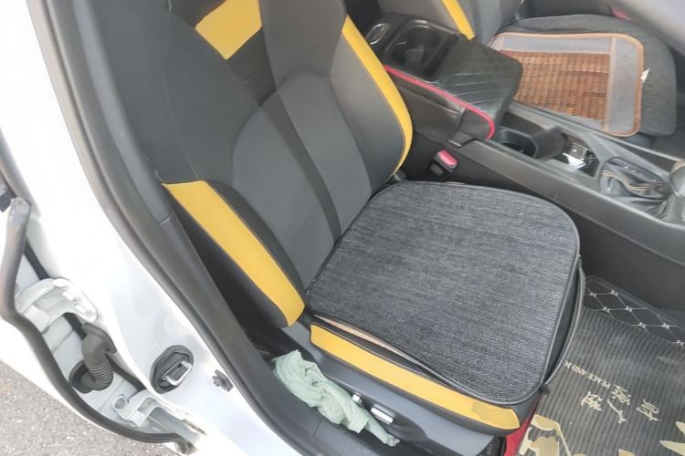 Used Dongfeng Aeolus Yixuan 2023 Mach Edition 1.5T Automatic Dream-Chasing Rider Version Right Front Seat