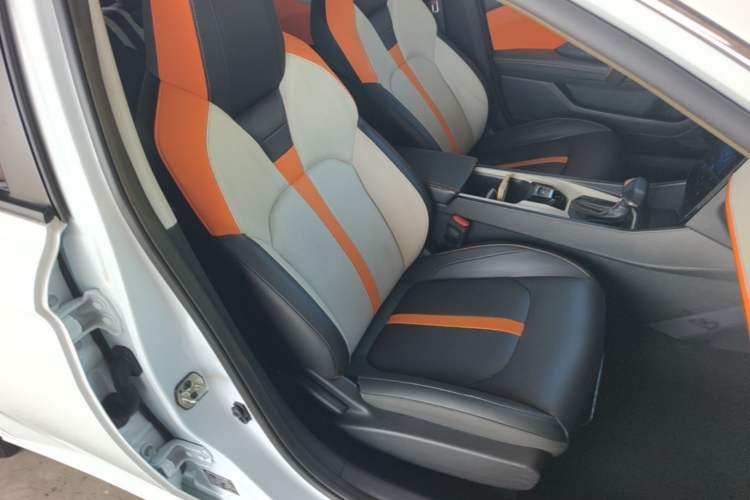 Used Dongfeng Aeolus Yixuan 2023 Mach Edition 1.5L Automatic Chasing Wind Version Right Front Seat
