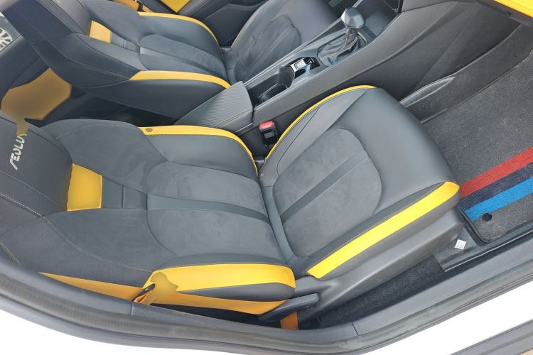 Used Dongfeng Aeolus Yixuan 2023 Mach Edition 1.5T Automatic Pursuit Rider Version Right Front Seat