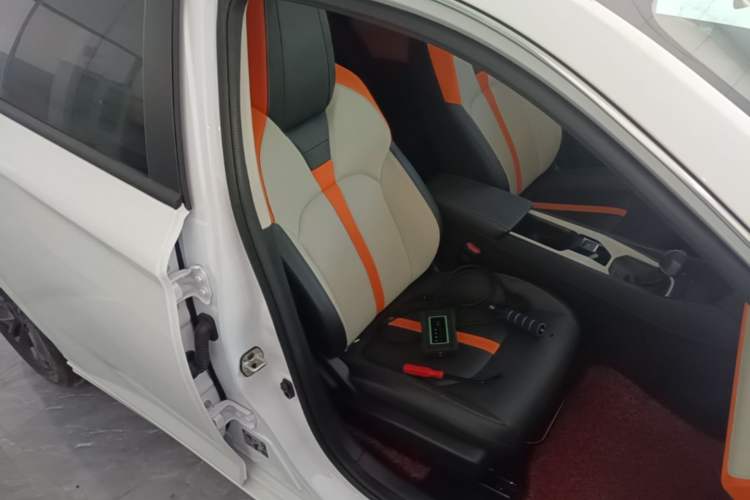 Used Dongfeng Aeolus Yixuan 2023 Mach Edition 1.5L Automatic Chasing Wind Version Right Front Seat