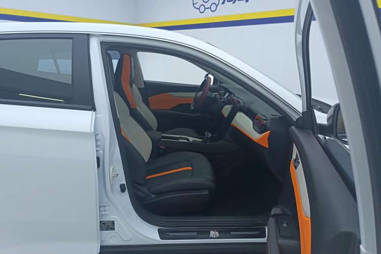 Used Dongfeng Aeolus Yixuan 2023 Mach Edition 1.5L Automatic Chasing Shadow Version Right Front Seat