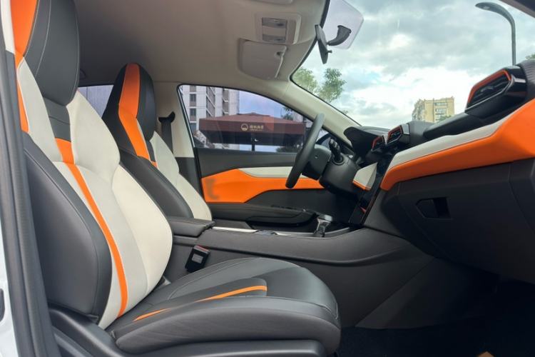 Used Dongfeng Aeolus Yixuan 2023 Mach Edition 1.5L Automatic Chasing Wind Version Right Front Seat