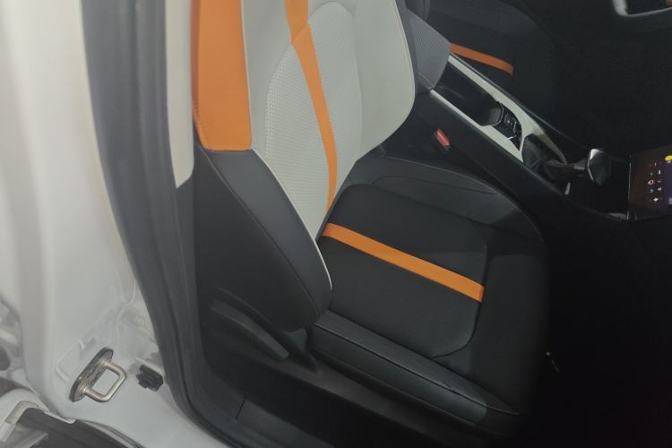 Used Dongfeng Aeolus Yixuan 2023 Mach Edition 1.5L Automatic Chasing Wind Version Right Front Seat