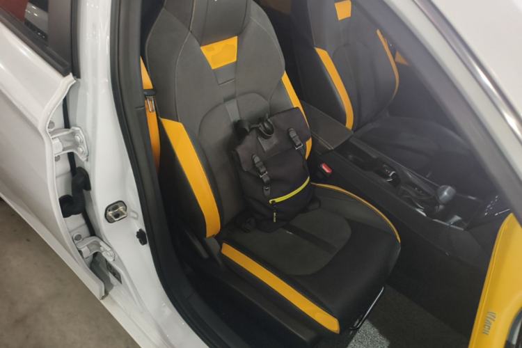 Used Dongfeng Aeolus Yixuan 2023 Mach Edition 1.5T Automatic Pursuit Rider Version Right Front Seat