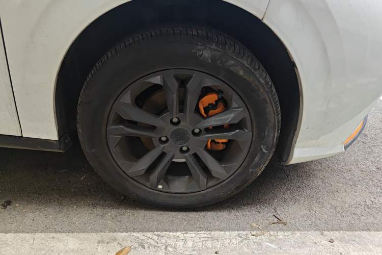 Used Dongfeng Aeolus Yixuan 2023 Mach Edition 1.5L Automatic Chasing Shadow Version Right Front Wheel Hub