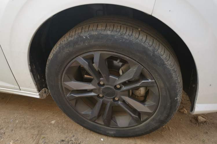 Used Dongfeng Aeolus Yixuan 2023 1.5L Automatic Glory Edition Right Front Wheel Hub