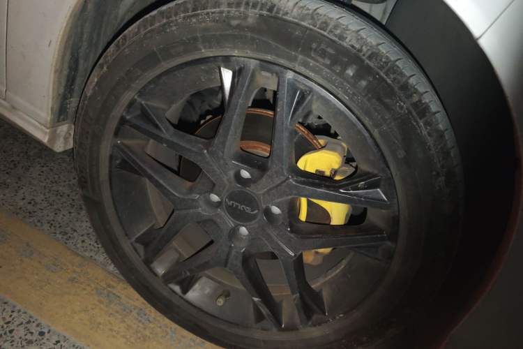 Used Dongfeng Aeolus Yixuan 2023 Mach Edition 1.5T Automatic Pursuit Rider Version Right Front Wheel Hub