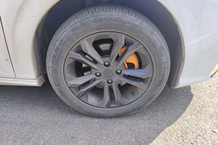 Used Dongfeng Aeolus Yixuan 2023 Mach Edition 1.5L Automatic Chasing Wind Version Right Front Wheel Hub
