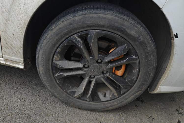 Used Dongfeng Aeolus Yixuan 2023 Mach Edition 1.5L Automatic Chasing Shadow Version Right Front Wheel Hub