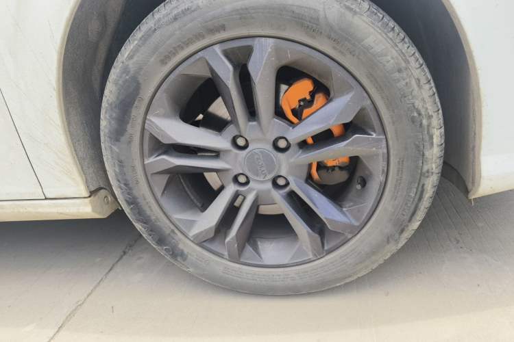 Used Dongfeng Aeolus Yixuan 2023 Mach Edition 1.5L Automatic Chasing Wind Version Right Front Wheel Hub
