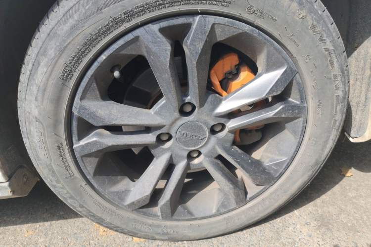 Used Dongfeng Aeolus Yixuan 2023 1.5L Automatic Glory Edition Right Front Wheel Hub