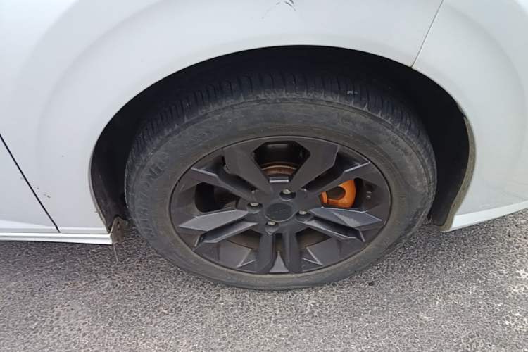 Used Dongfeng Aeolus Yixuan 2023 1.5L Automatic Glory Edition Right Front Wheel Hub