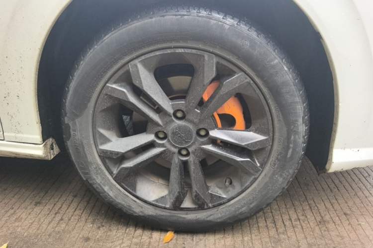 Used Dongfeng Aeolus Yixuan 2023 Mach Edition 1.5L Automatic Chasing Wind Version Right Front Wheel Hub