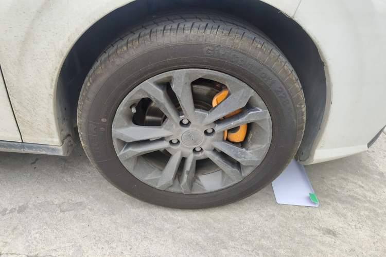 Used Dongfeng Aeolus Yixuan 2023 Mach Edition 1.5L Automatic Chasing Wind Version Right Front Wheel Hub