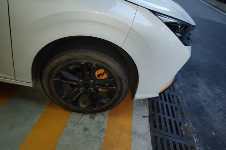Used Dongfeng Aeolus Yixuan 2023 Mach Edition 1.5L Automatic Chasing Wind Version Right Front Wheel Hub