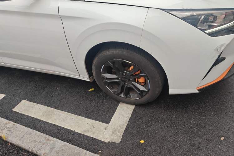 Used Dongfeng Aeolus Yixuan 2023 Mach Edition 1.5L Automatic Chasing Wind Version Right Front Wheel Hub