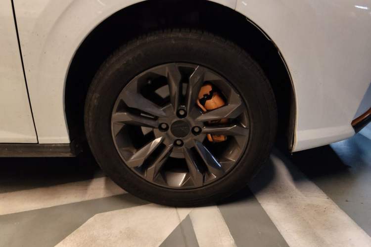 Used Dongfeng Aeolus Yixuan 2023 Mach Edition 1.5L Automatic Chasing Wind Version Right Front Wheel Hub