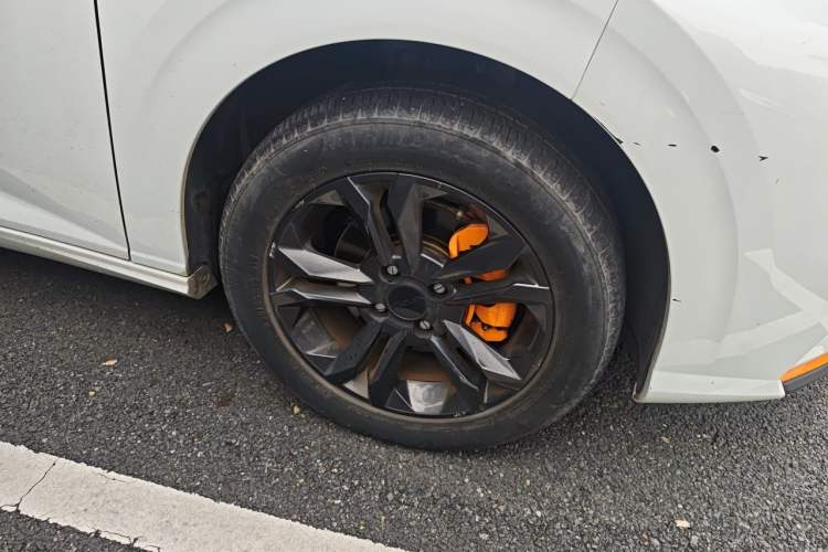 Used Dongfeng Aeolus Yixuan 2023 Mach Edition 1.5L Automatic Chasing Wind Version Right Front Wheel Hub