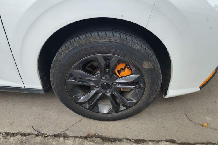 Used Dongfeng Aeolus Yixuan 2023 Mach Edition 1.5L Automatic Chasing Wind Version Right Front Wheel Hub