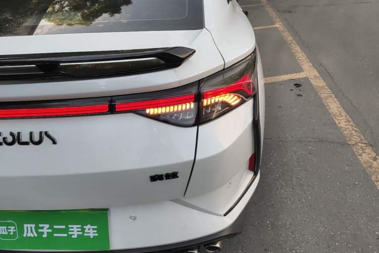 Used Dongfeng Aeolus Yixuan 2023 Mach Edition 1.5T Automatic Dream-Chasing Rider Version Right Rear Taillight