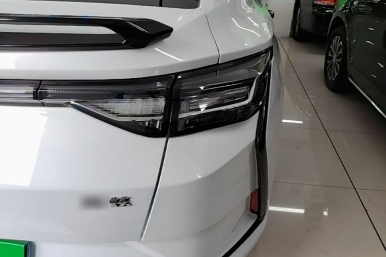 Used Dongfeng Aeolus Yixuan 2023 Mach Edition 1.5L Automatic Chasing Wind Version Right Rear Taillight