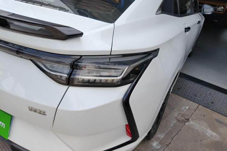 Used Dongfeng Aeolus Yixuan 2023 Mach Edition 1.5L Automatic Chasing Wind Version Right Rear Taillight
