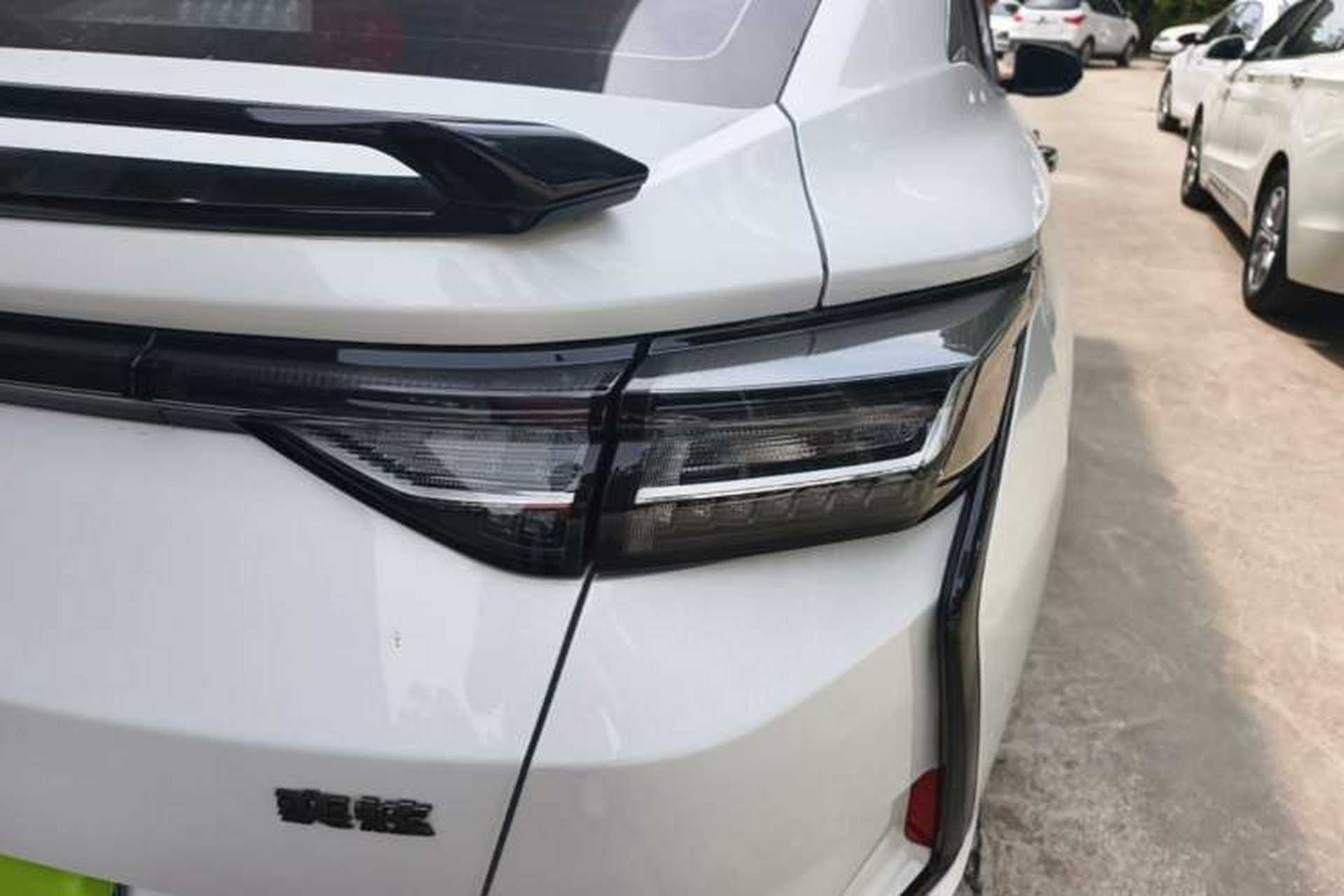 Used Dongfeng Aeolus Yixuan 2023 Mach Edition 1.5T Automatic Pursuit Rider Version Right Rear Taillight