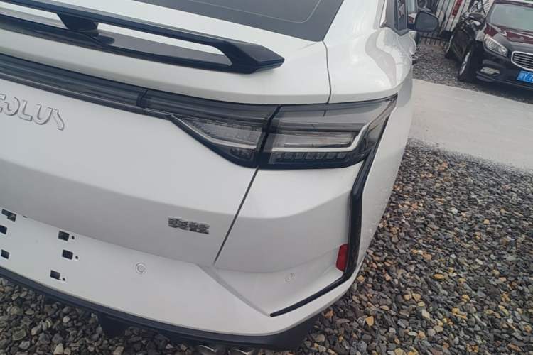 Used Dongfeng Aeolus Yixuan 2023 Mach Edition 1.5L Automatic Chasing Shadow Version Right Rear Taillight