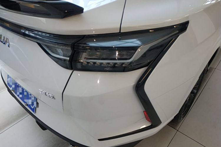 Used Dongfeng Aeolus Yixuan 2023 Mach Edition 1.5L Automatic Chasing Wind Version Right Rear Taillight