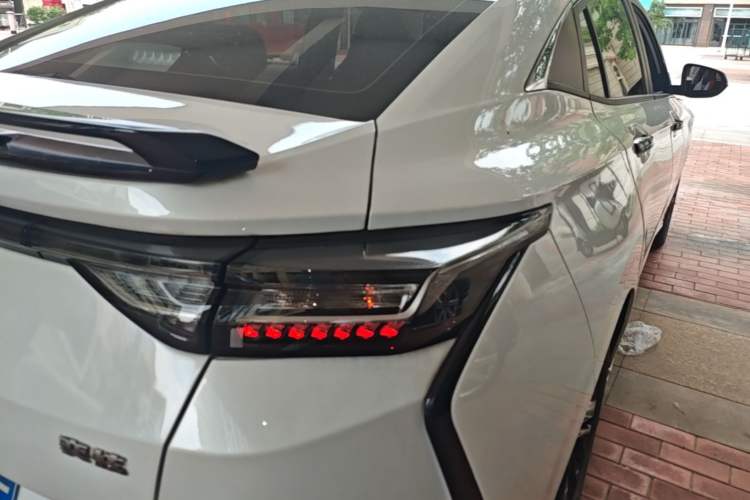 Used Dongfeng Aeolus Yixuan 2023 Mach Edition 1.5L Automatic Chasing Wind Version Right Rear Taillight