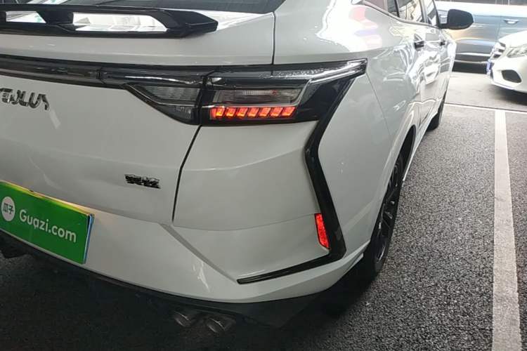 Used Dongfeng Aeolus Yixuan 2023 Mach Edition 1.5L Automatic Chasing Wind Version Right Rear Taillight