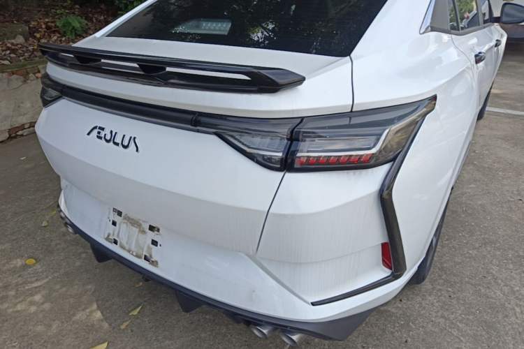 Used Dongfeng Aeolus Yixuan 2023 Mach Edition 1.5L Automatic Chasing Wind Version Right Rear Taillight