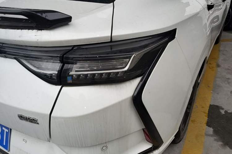 Used Dongfeng Aeolus Yixuan 2023 Mach Edition 1.5L Automatic Chasing Shadow Version Right Rear Taillight