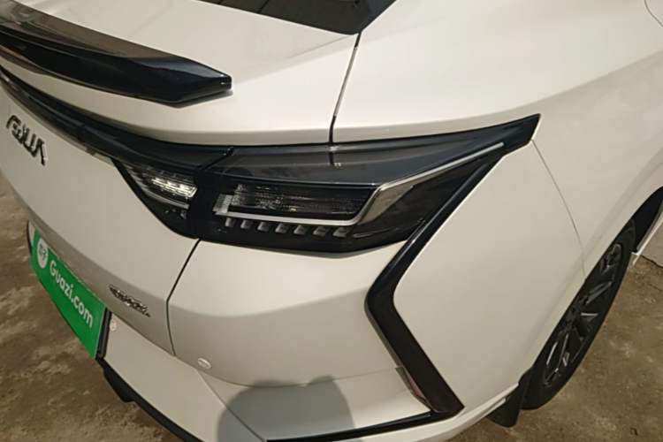 Used Dongfeng Aeolus Yixuan 2023 Mach Edition 1.5L Automatic Chasing Wind Version Right Rear Taillight