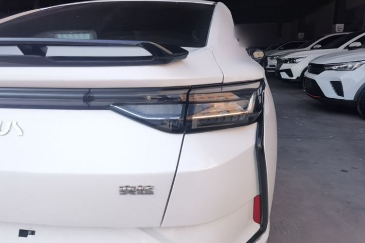 Used Dongfeng Aeolus Yixuan 2023 Mach Edition 1.5L Automatic Chasing Wind Version Right Rear Taillight