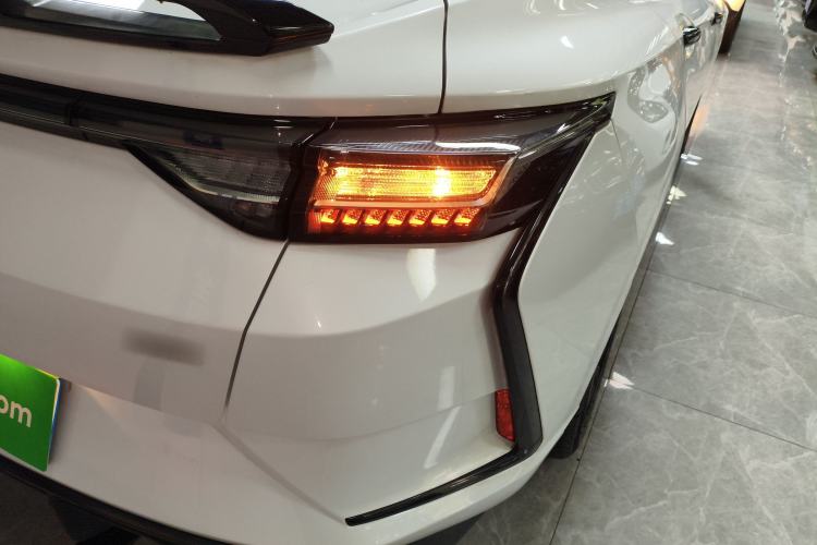 Used Dongfeng Aeolus Yixuan 2023 Mach Edition 1.5L Automatic Chasing Wind Version Right Rear Taillight