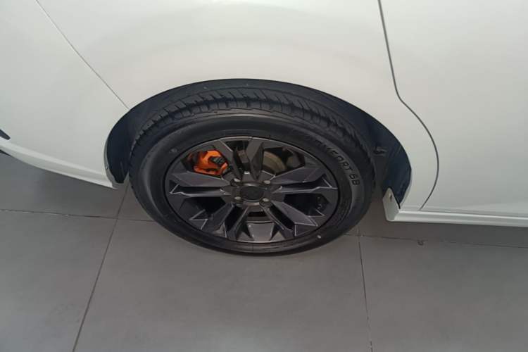 Used Dongfeng Aeolus Yixuan 2023 Mach Edition 1.5L Automatic Chasing Wind Version Right Rear Wheel Hub