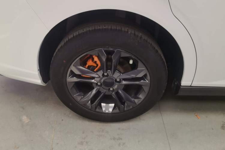 Used Dongfeng Aeolus Yixuan 2023 Mach Edition 1.5L Automatic Chasing Wind Version Right Rear Wheel Hub