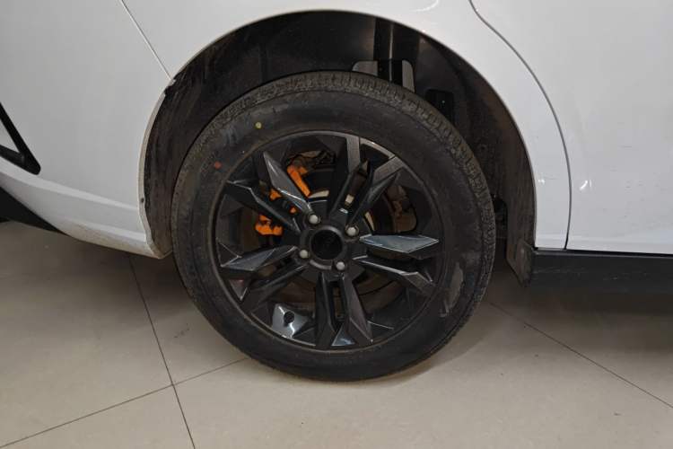 Used Dongfeng Aeolus Yixuan 2023 Mach Edition 1.5L Automatic Chasing Wind Version Right Rear Wheel Hub
