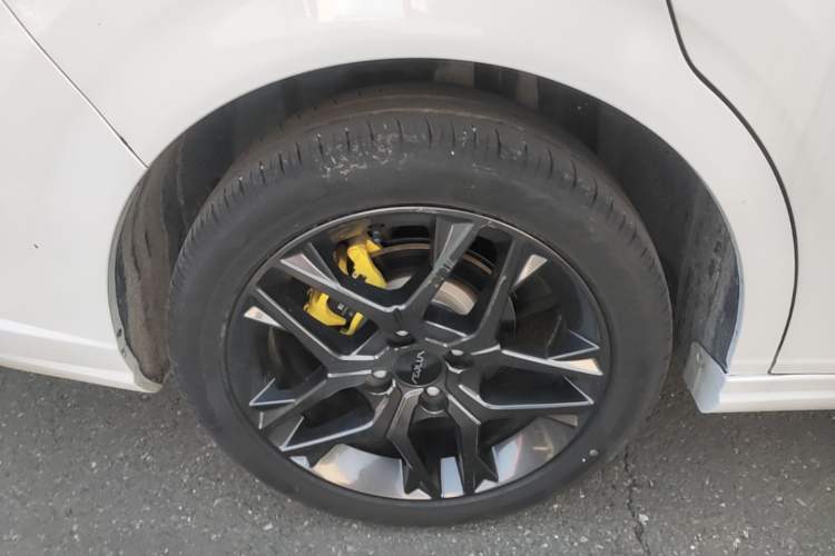 Used Dongfeng Aeolus Yixuan 2023 Mach Edition 1.5T Automatic Dream-Chasing Rider Version Right Rear Wheel Hub