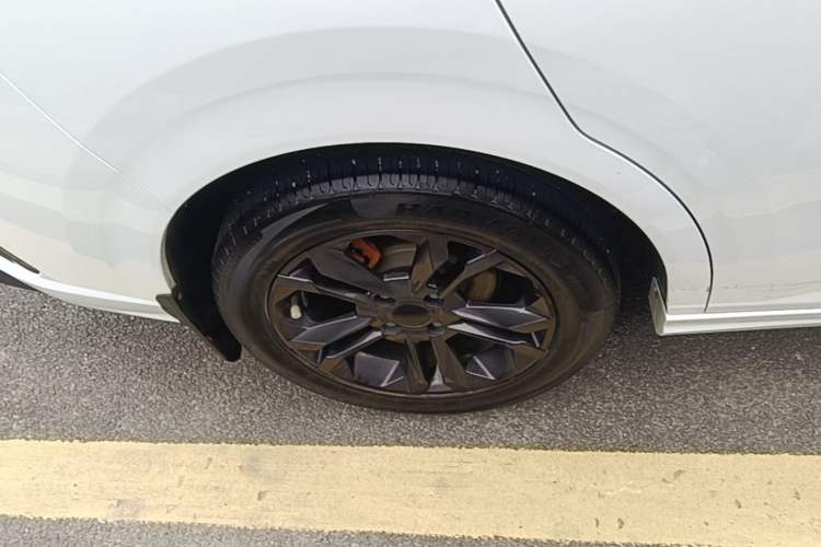 Used Dongfeng Aeolus Yixuan 2023 1.5L Automatic Glory Edition Right Rear Wheel Hub