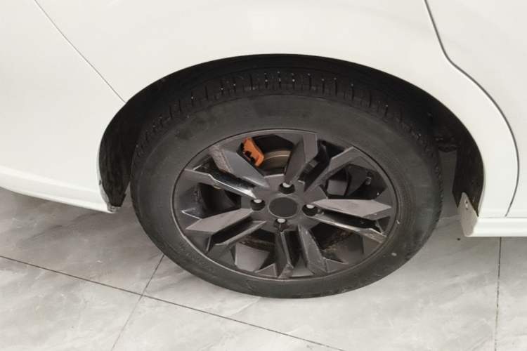 Used Dongfeng Aeolus Yixuan 2023 Mach Edition 1.5L Automatic Chasing Wind Version Right Rear Wheel Hub