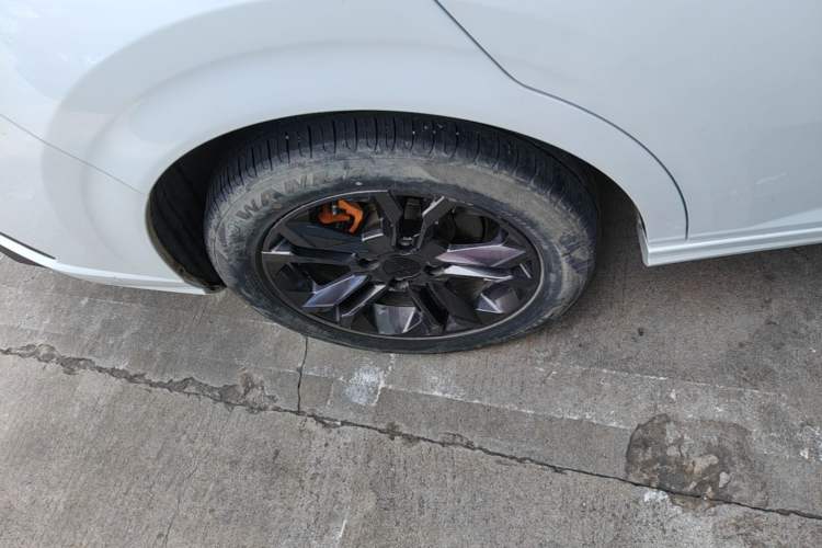 Used Dongfeng Aeolus Yixuan 2023 Mach Edition 1.5L Automatic Chasing Wind Version Right Rear Wheel Hub