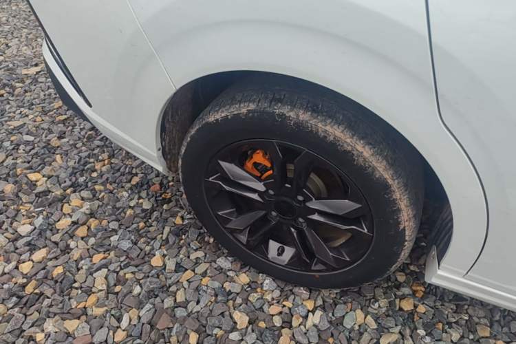 Used Dongfeng Aeolus Yixuan 2023 Mach Edition 1.5L Automatic Chasing Shadow Version Right Rear Wheel Hub