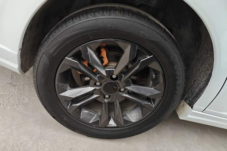 Used Dongfeng Aeolus Yixuan 2023 Mach Edition 1.5L Automatic Chasing Wind Version Right Rear Wheel Hub