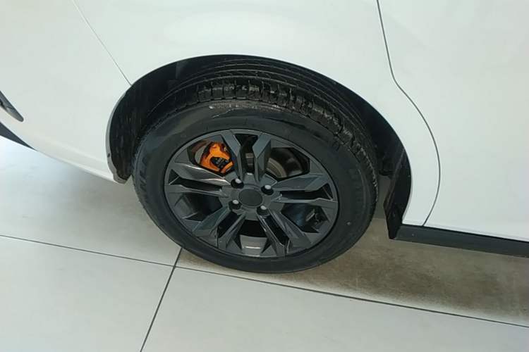 Used Dongfeng Aeolus Yixuan 2023 Mach Edition 1.5L Automatic Chasing Wind Version Right Rear Wheel Hub