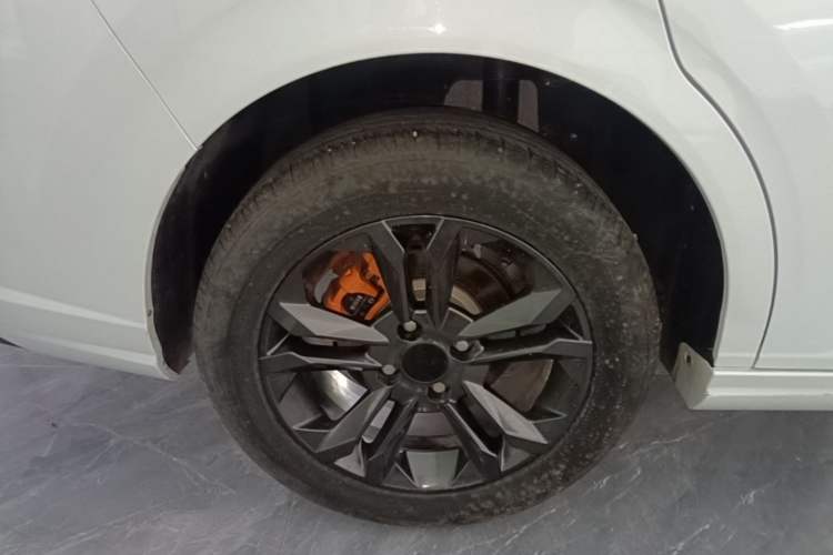 Used Dongfeng Aeolus Yixuan 2023 Mach Edition 1.5L Automatic Chasing Wind Version Right Rear Wheel Hub